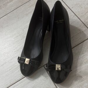 Kate Spade Black Patent Heels with Bow..size 7.5M
Leather/patent leather